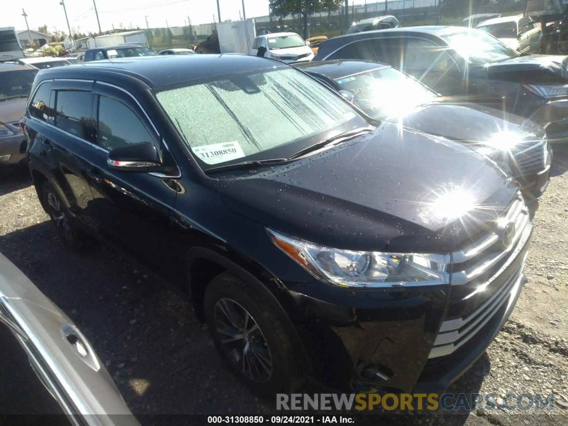 1 Photograph of a damaged car 5TDBZRFH6KS989664 TOYOTA HIGHLANDER 2019