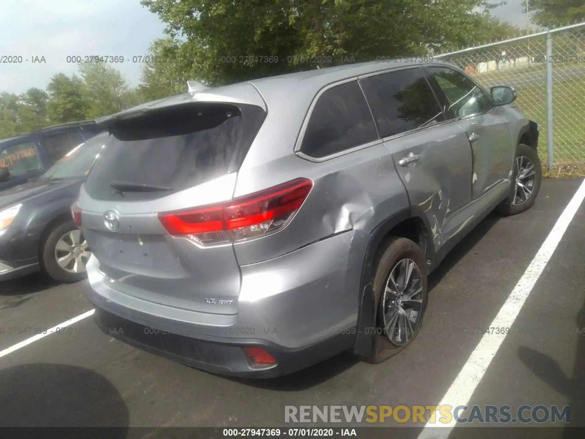 4 Photograph of a damaged car 5TDBZRFH7KS701912 TOYOTA HIGHLANDER 2019