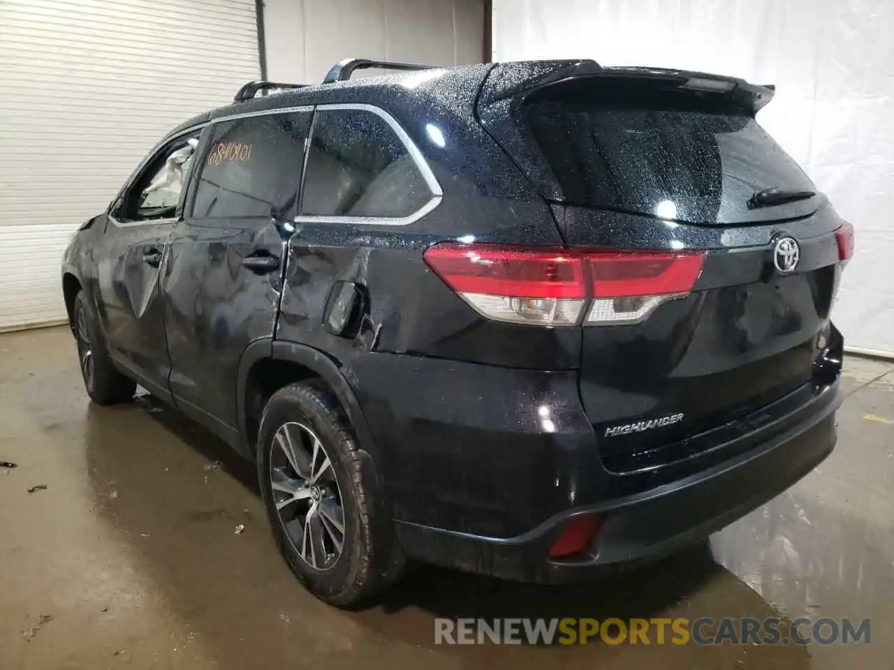 3 Photograph of a damaged car 5TDBZRFH7KS710593 TOYOTA HIGHLANDER 2019