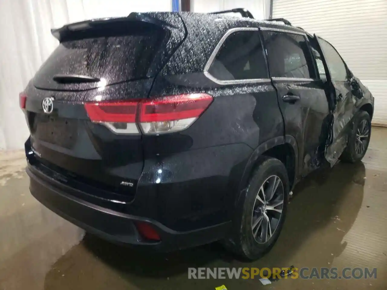 4 Photograph of a damaged car 5TDBZRFH7KS710593 TOYOTA HIGHLANDER 2019