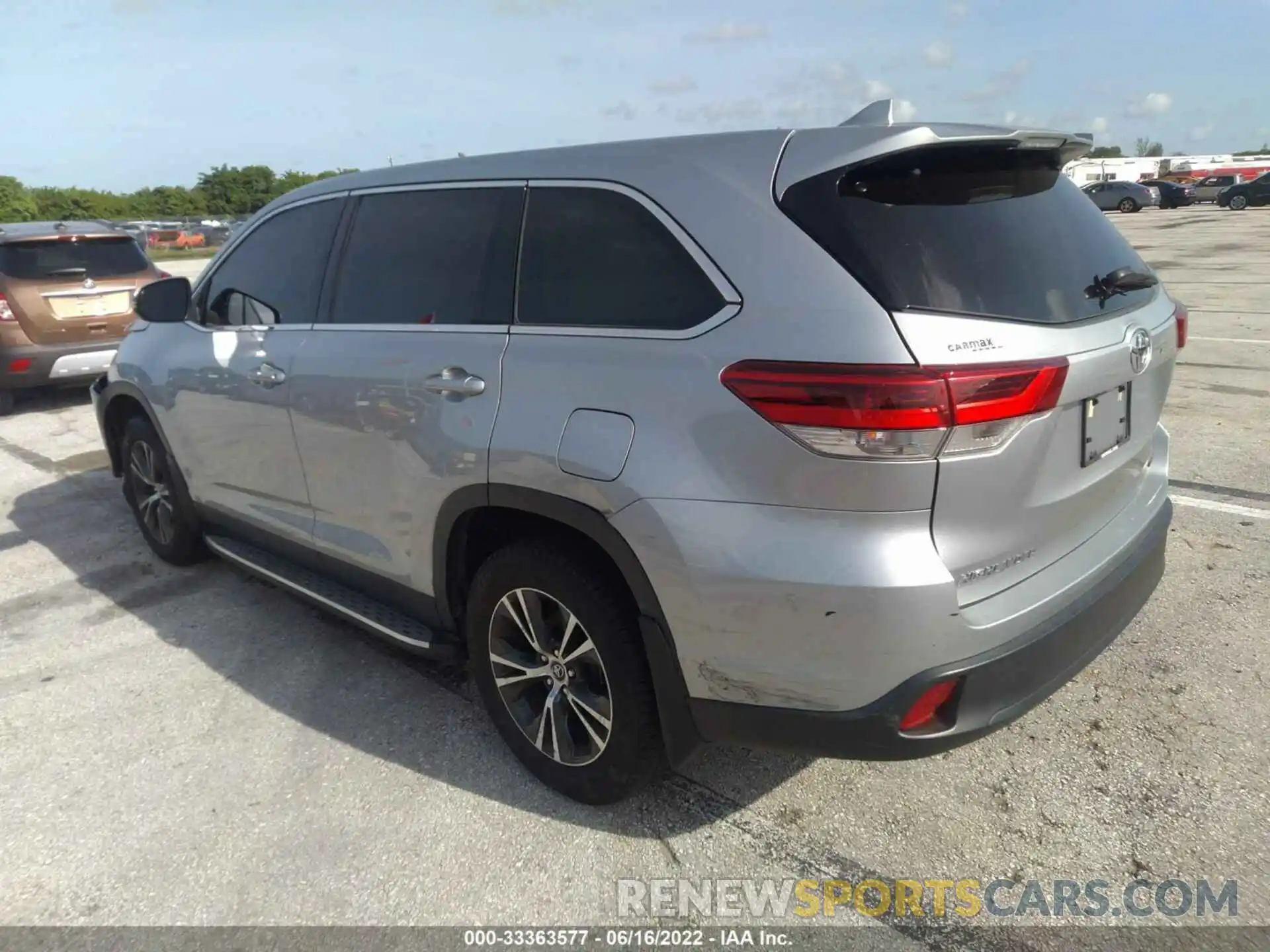 3 Photograph of a damaged car 5TDBZRFH7KS712053 TOYOTA HIGHLANDER 2019