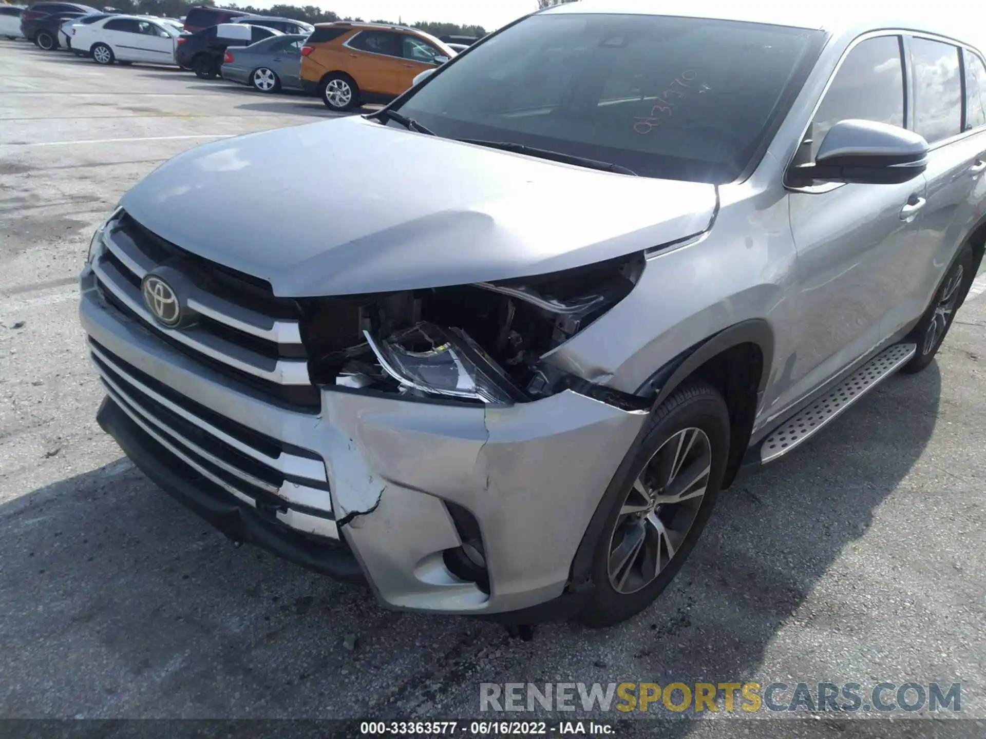 6 Photograph of a damaged car 5TDBZRFH7KS712053 TOYOTA HIGHLANDER 2019