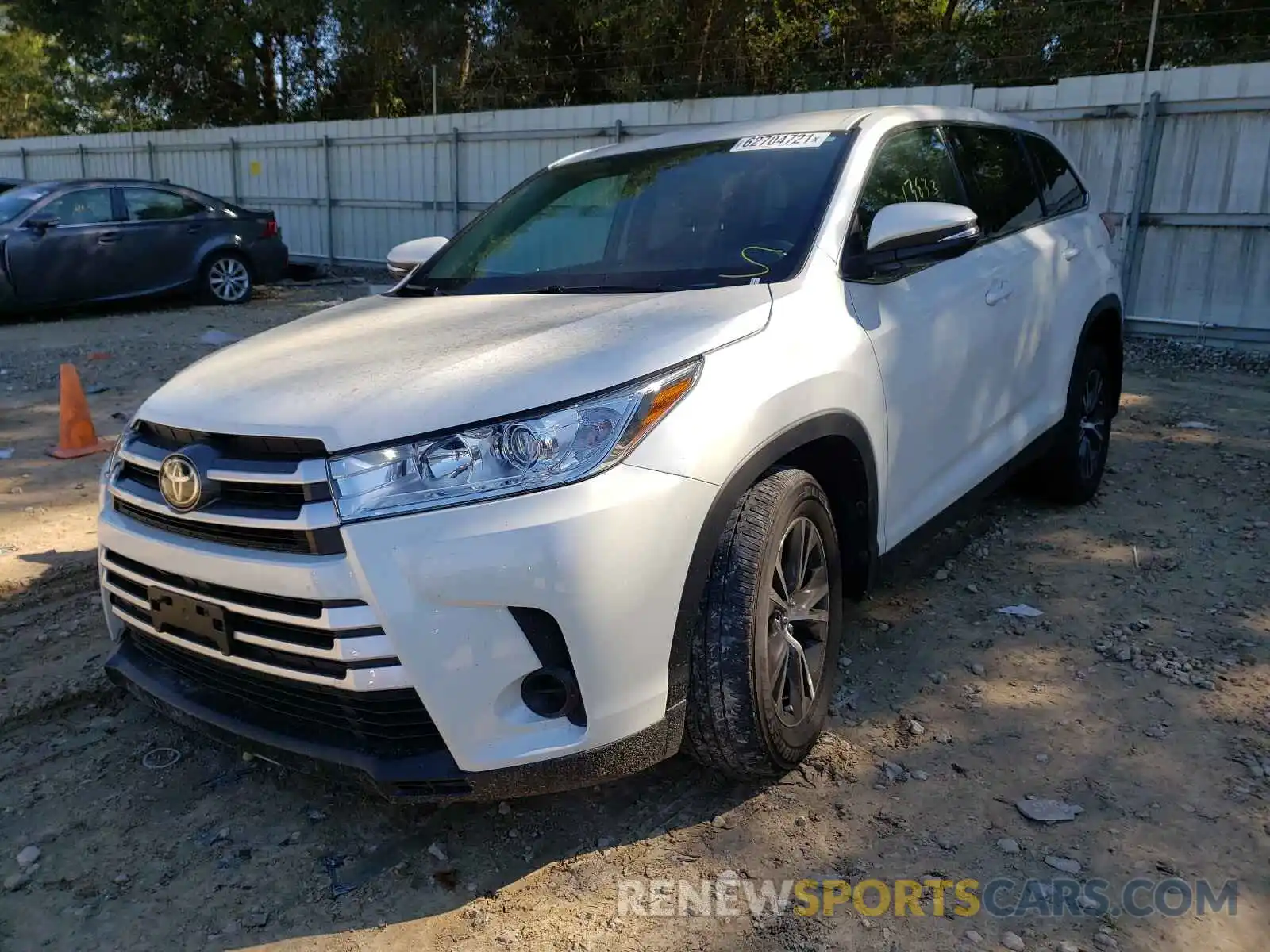 2 Photograph of a damaged car 5TDBZRFH7KS719908 TOYOTA HIGHLANDER 2019