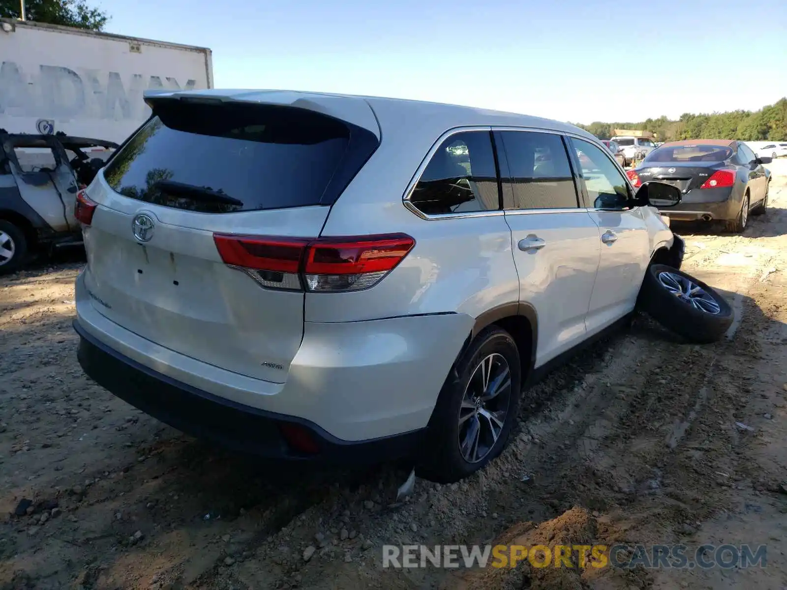 4 Photograph of a damaged car 5TDBZRFH7KS719908 TOYOTA HIGHLANDER 2019