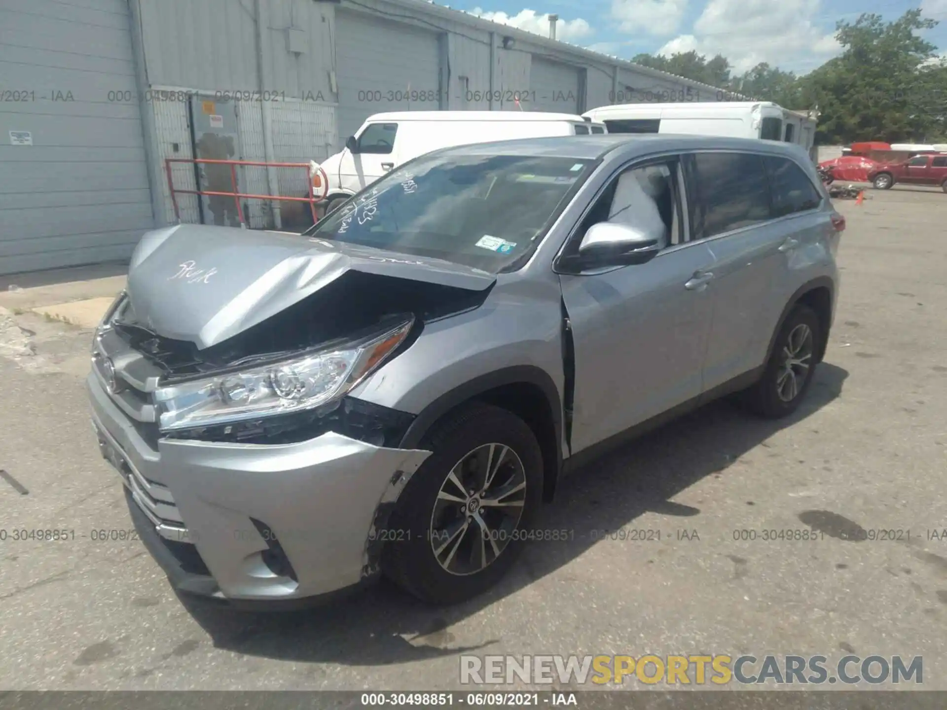 2 Photograph of a damaged car 5TDBZRFH7KS721481 TOYOTA HIGHLANDER 2019