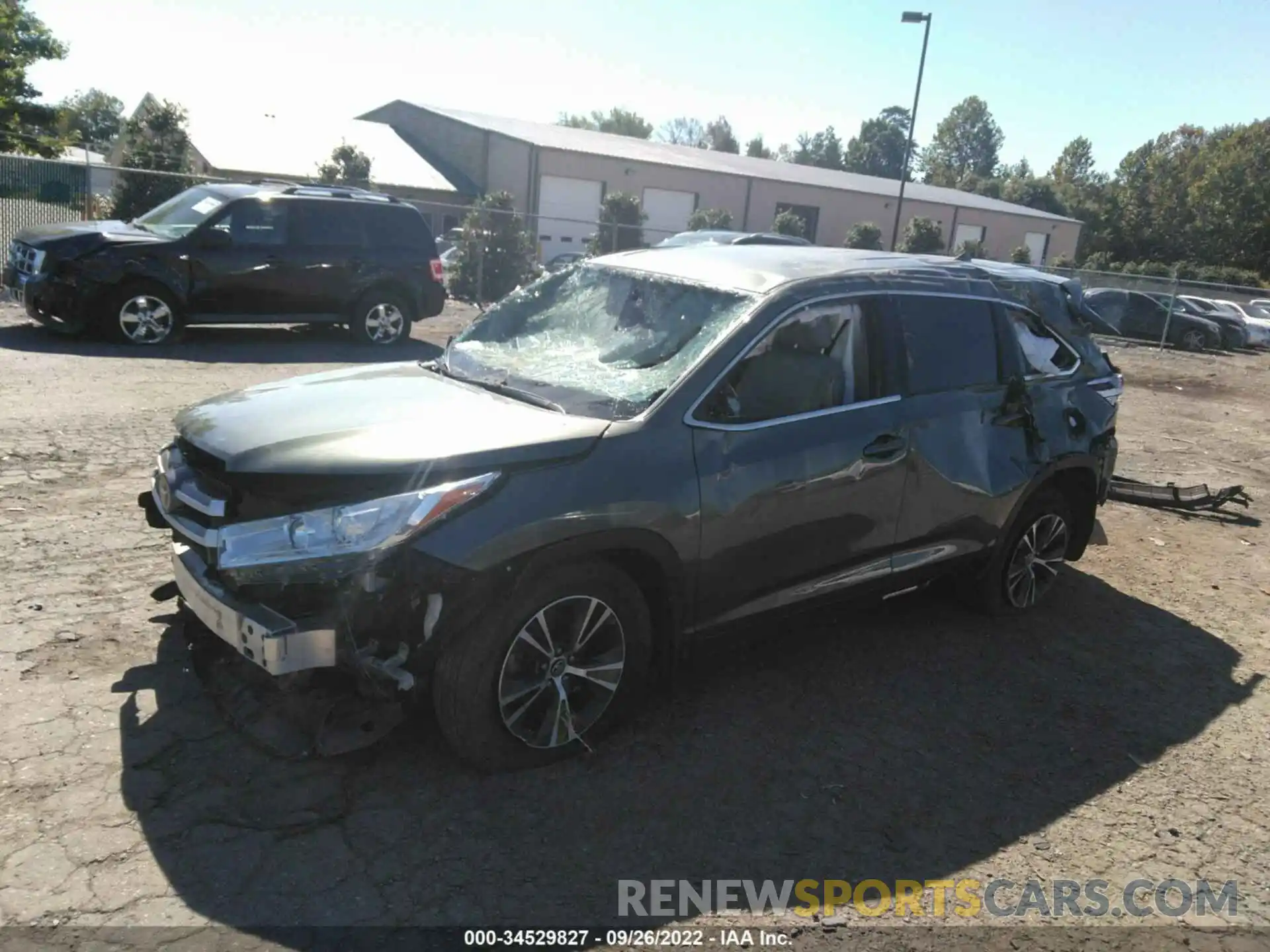 2 Photograph of a damaged car 5TDBZRFH7KS721903 TOYOTA HIGHLANDER 2019