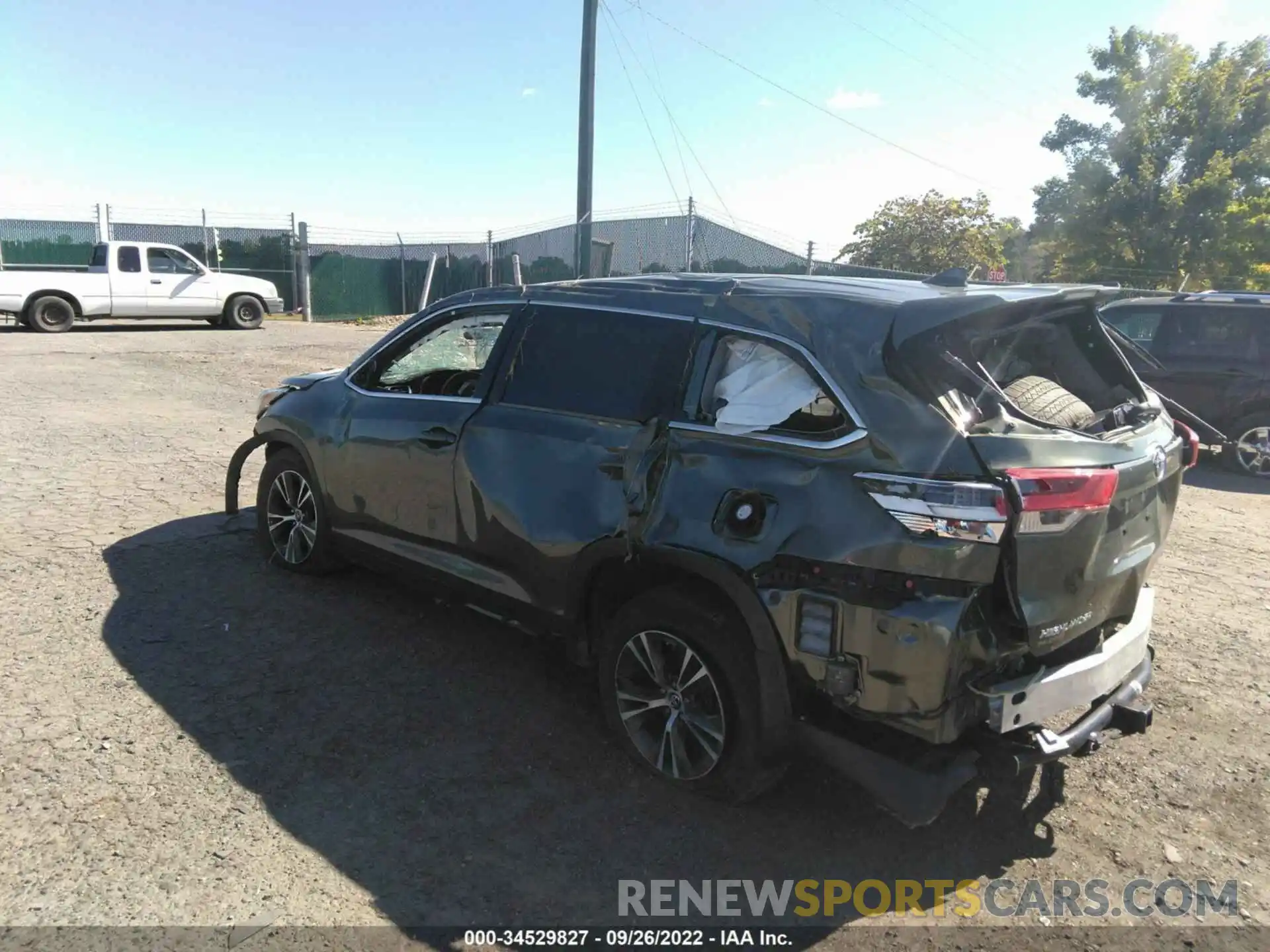 3 Photograph of a damaged car 5TDBZRFH7KS721903 TOYOTA HIGHLANDER 2019