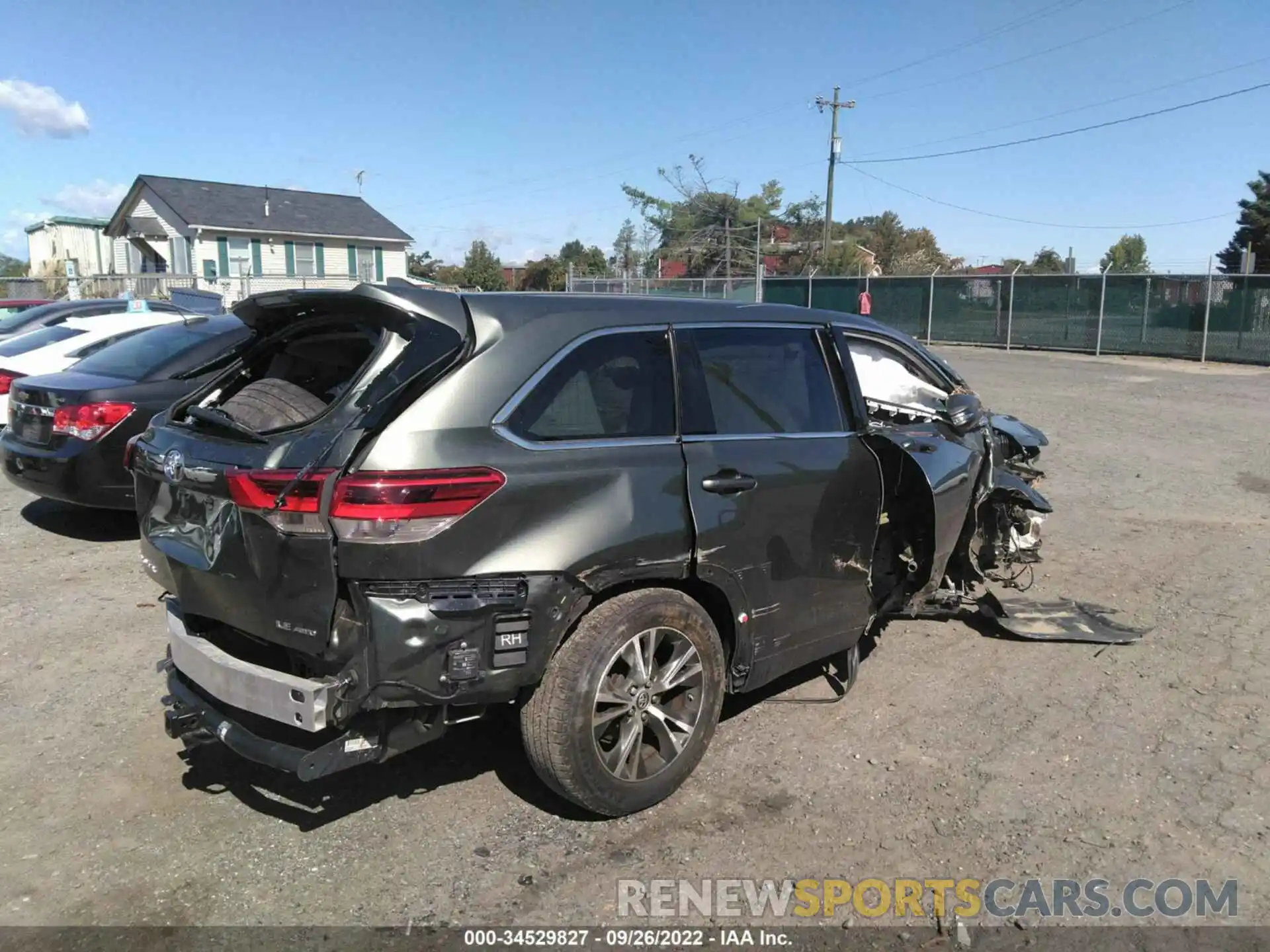 4 Photograph of a damaged car 5TDBZRFH7KS721903 TOYOTA HIGHLANDER 2019