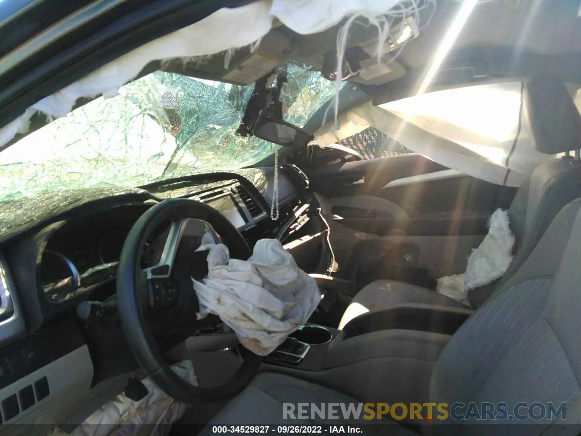 5 Photograph of a damaged car 5TDBZRFH7KS721903 TOYOTA HIGHLANDER 2019