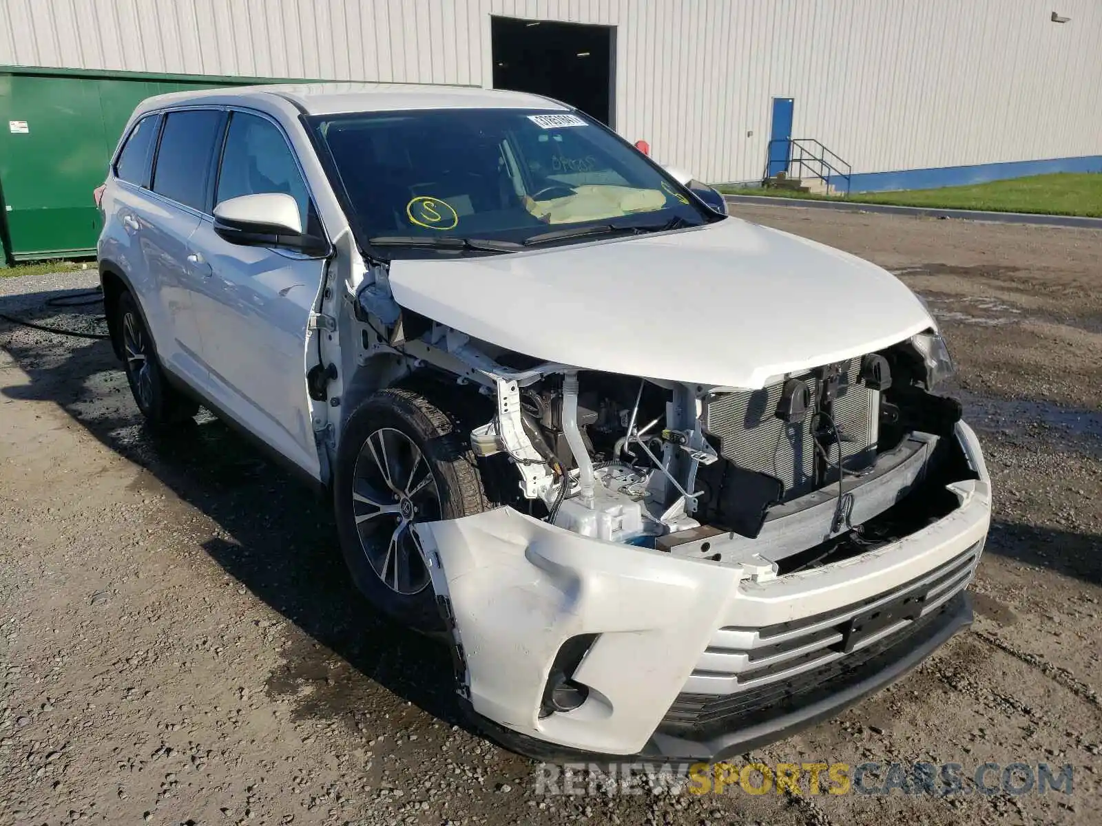 1 Photograph of a damaged car 5TDBZRFH7KS725062 TOYOTA HIGHLANDER 2019