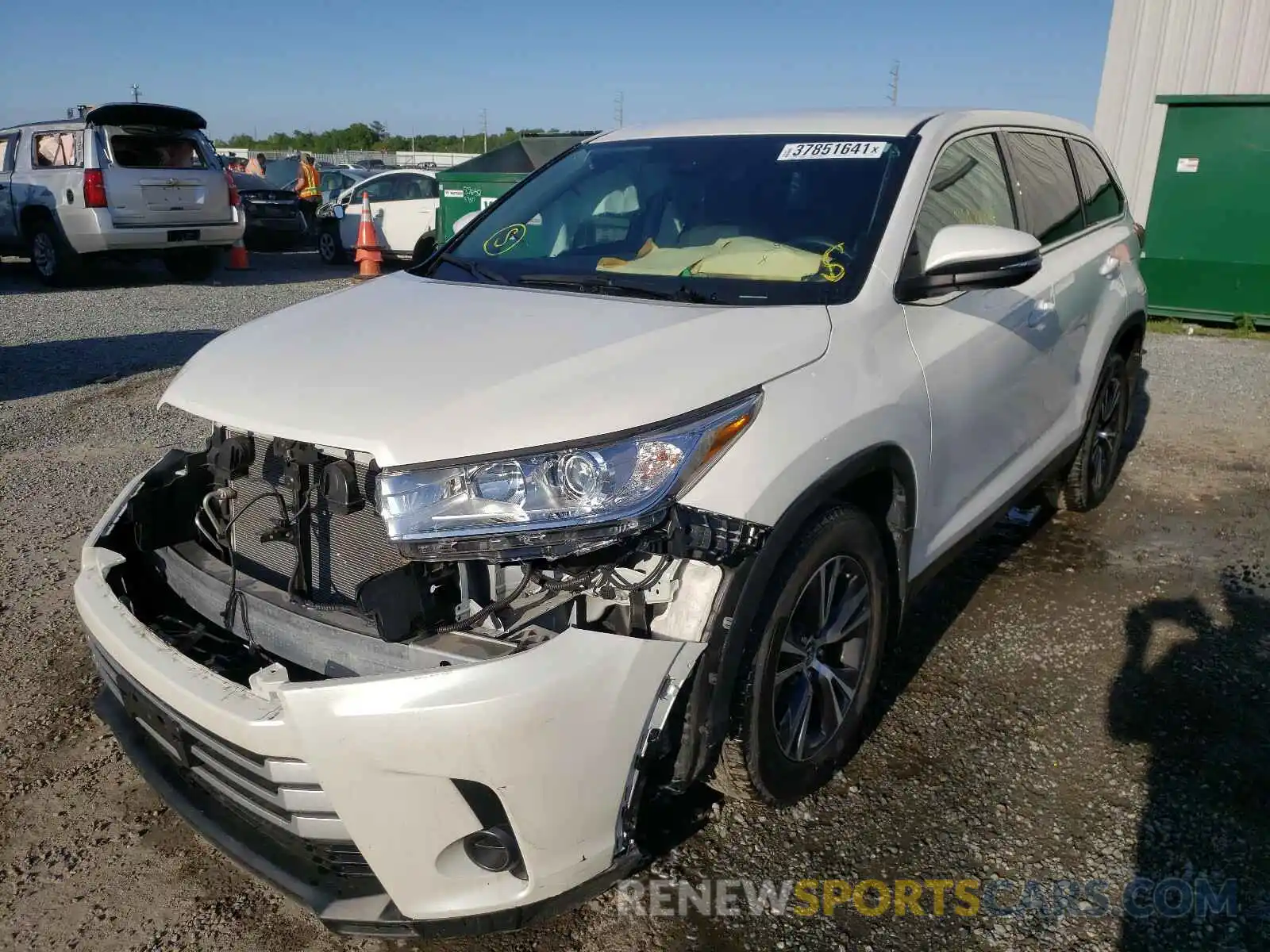 2 Photograph of a damaged car 5TDBZRFH7KS725062 TOYOTA HIGHLANDER 2019