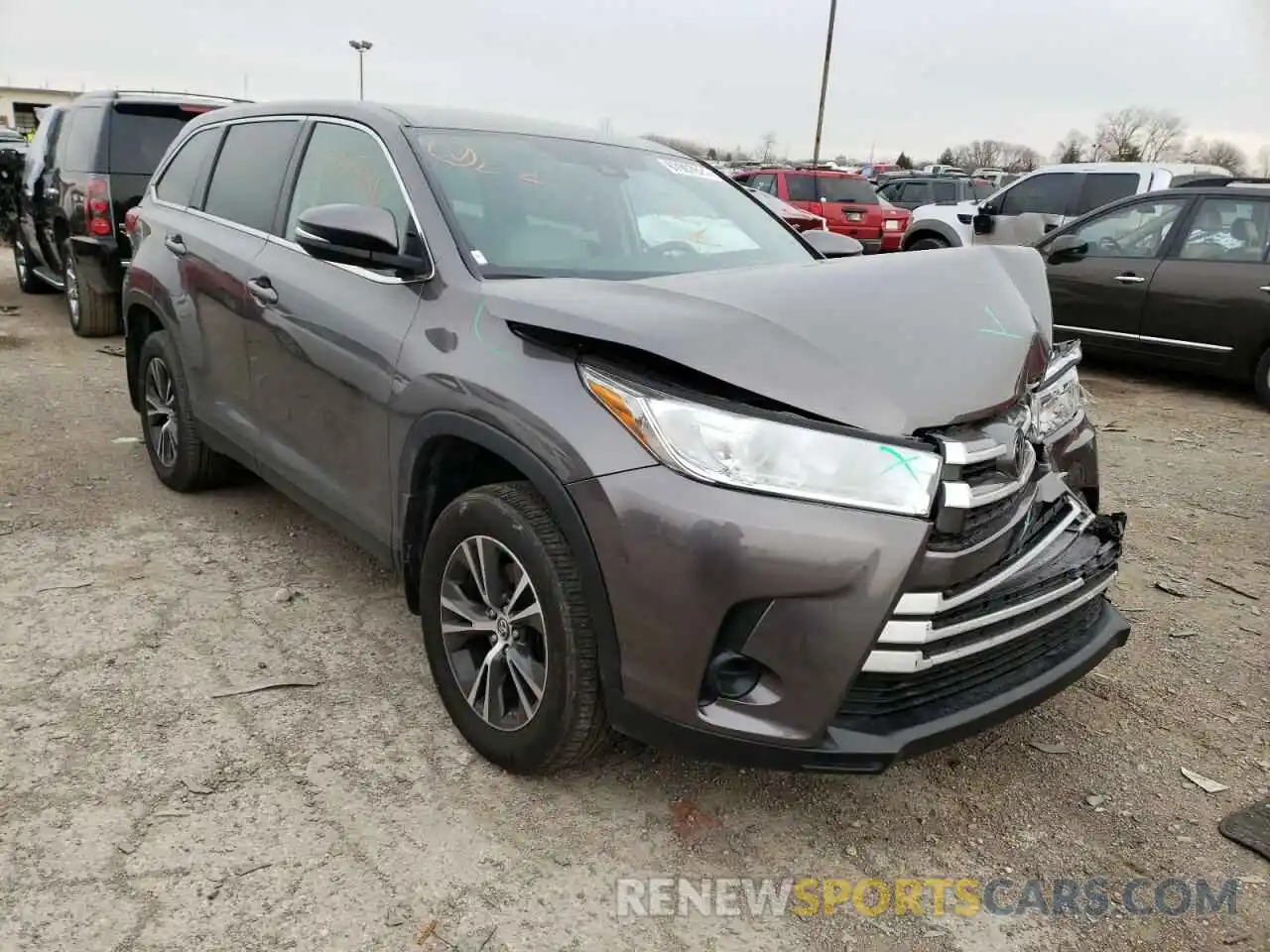 1 Photograph of a damaged car 5TDBZRFH7KS726809 TOYOTA HIGHLANDER 2019