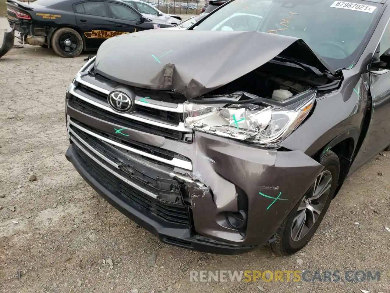 9 Photograph of a damaged car 5TDBZRFH7KS726809 TOYOTA HIGHLANDER 2019