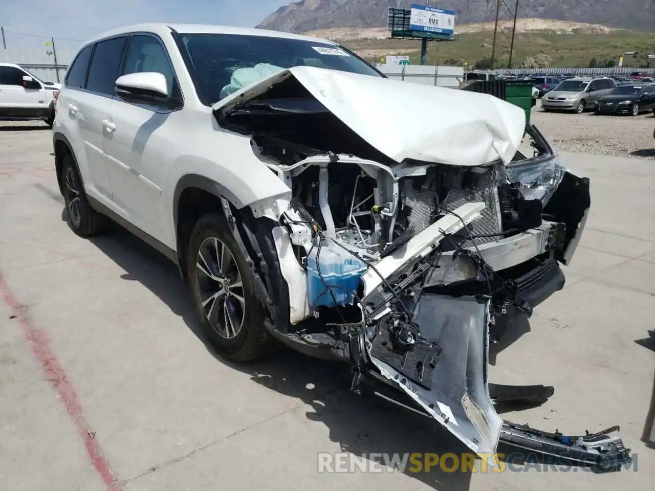 1 Photograph of a damaged car 5TDBZRFH7KS738913 TOYOTA HIGHLANDER 2019