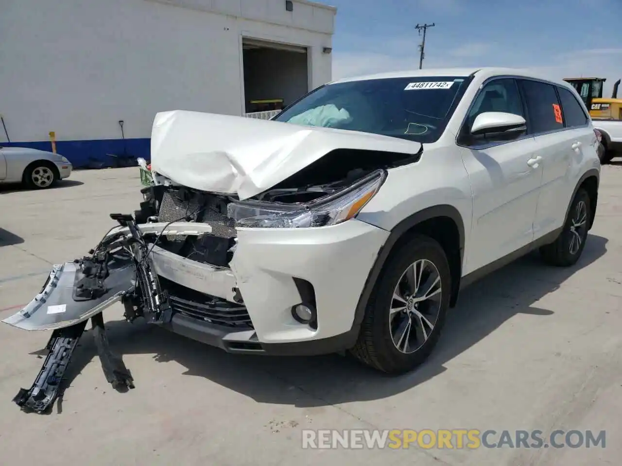 2 Photograph of a damaged car 5TDBZRFH7KS738913 TOYOTA HIGHLANDER 2019