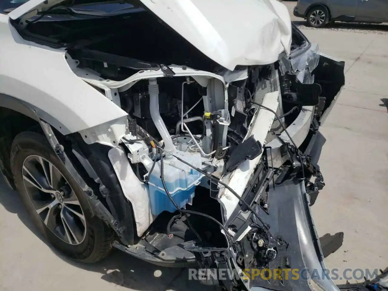 9 Photograph of a damaged car 5TDBZRFH7KS738913 TOYOTA HIGHLANDER 2019