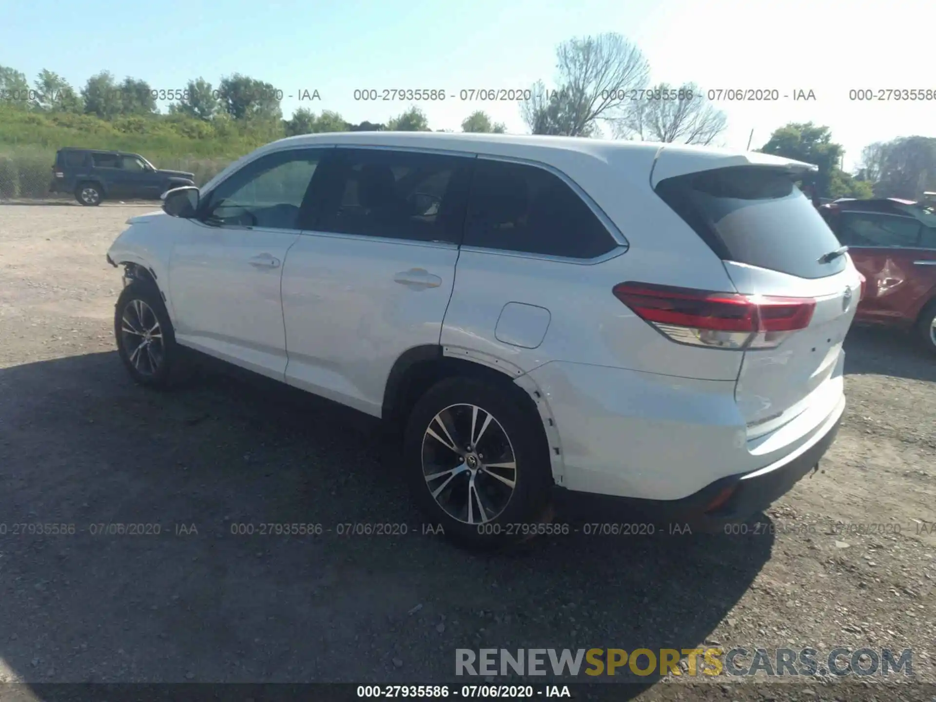 3 Photograph of a damaged car 5TDBZRFH7KS744307 TOYOTA HIGHLANDER 2019