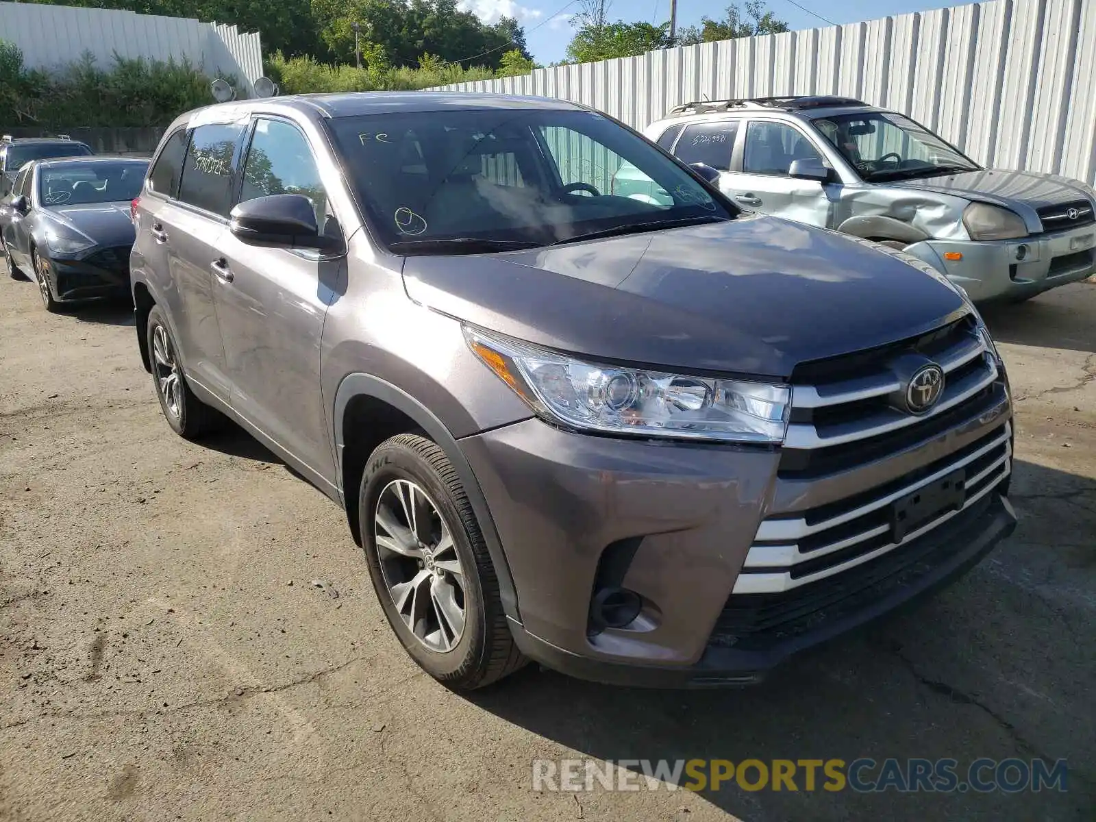 1 Photograph of a damaged car 5TDBZRFH7KS745750 TOYOTA HIGHLANDER 2019