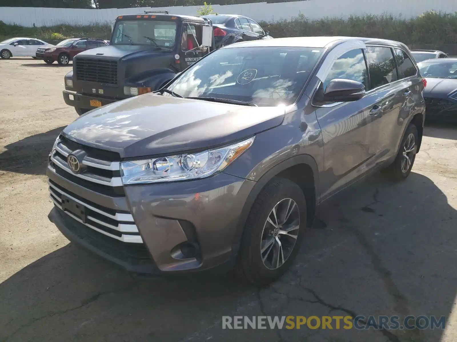 2 Photograph of a damaged car 5TDBZRFH7KS745750 TOYOTA HIGHLANDER 2019