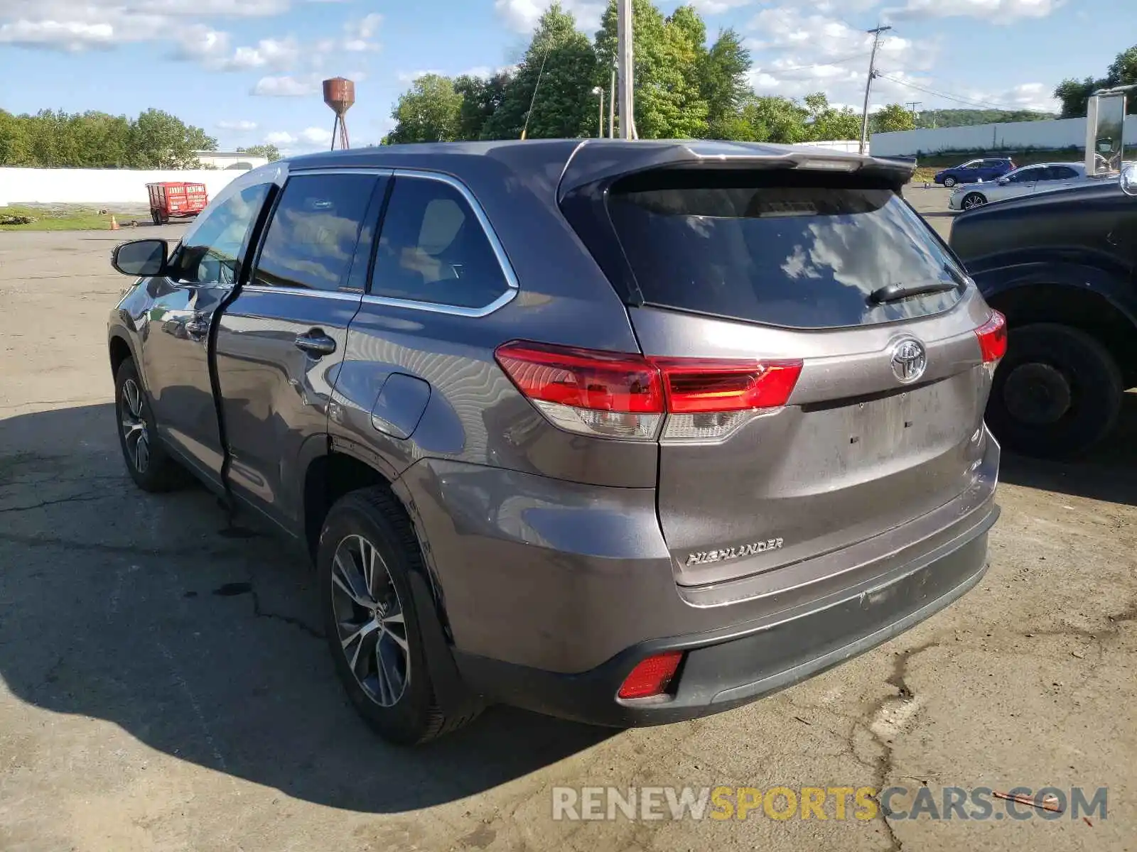 3 Photograph of a damaged car 5TDBZRFH7KS745750 TOYOTA HIGHLANDER 2019