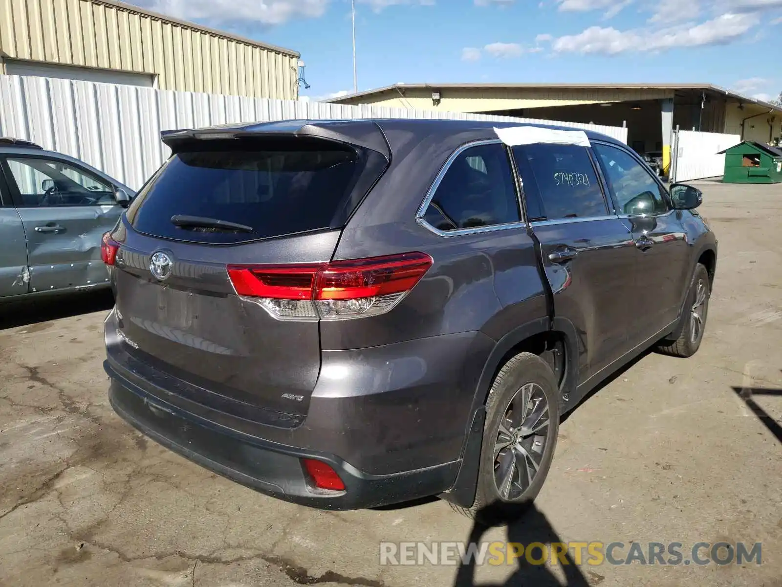 4 Photograph of a damaged car 5TDBZRFH7KS745750 TOYOTA HIGHLANDER 2019