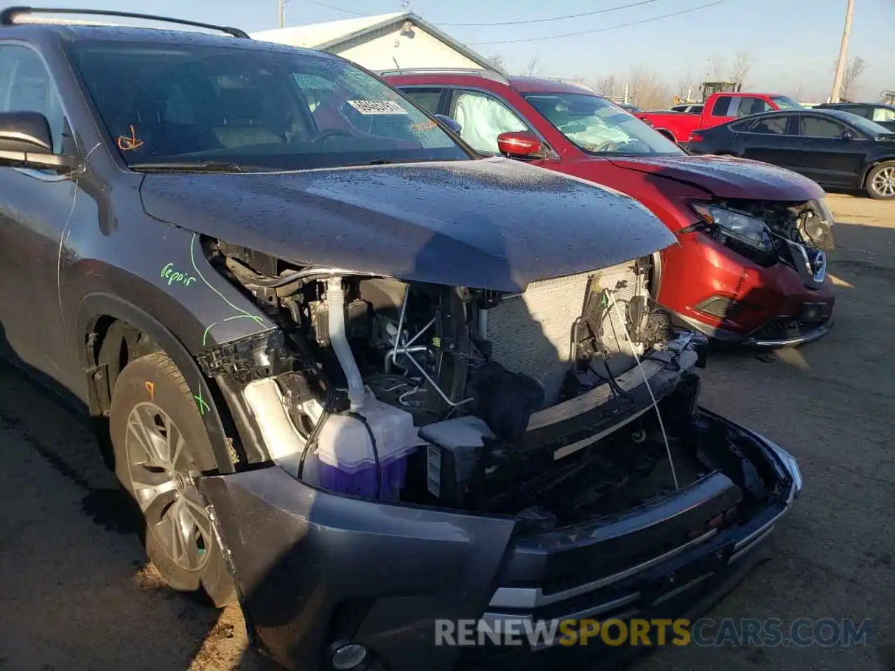 9 Photograph of a damaged car 5TDBZRFH7KS747028 TOYOTA HIGHLANDER 2019