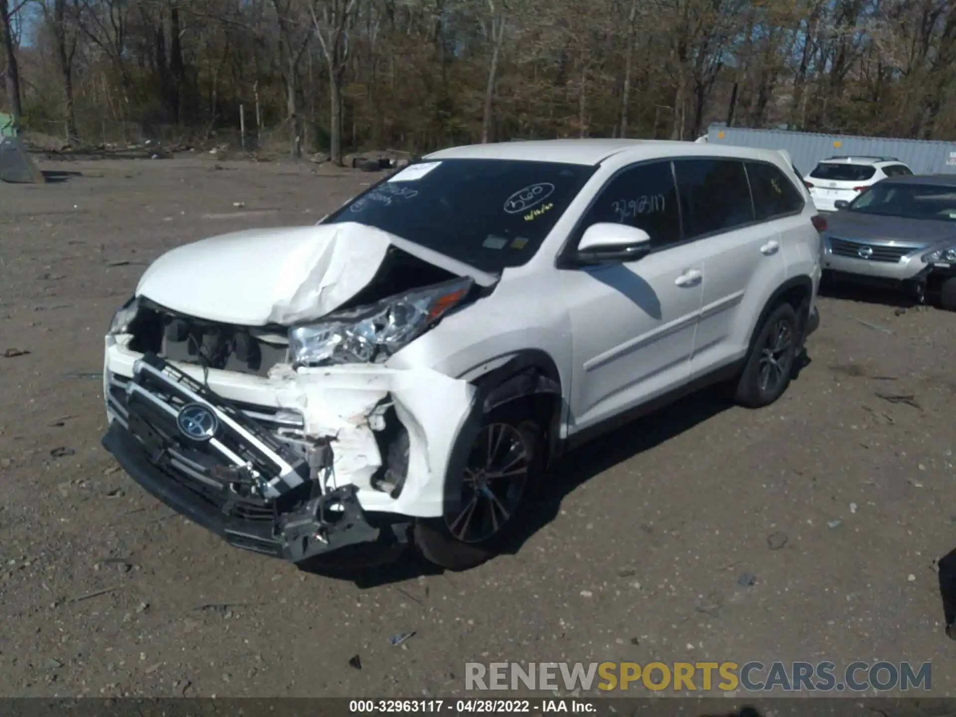 2 Photograph of a damaged car 5TDBZRFH7KS916058 TOYOTA HIGHLANDER 2019