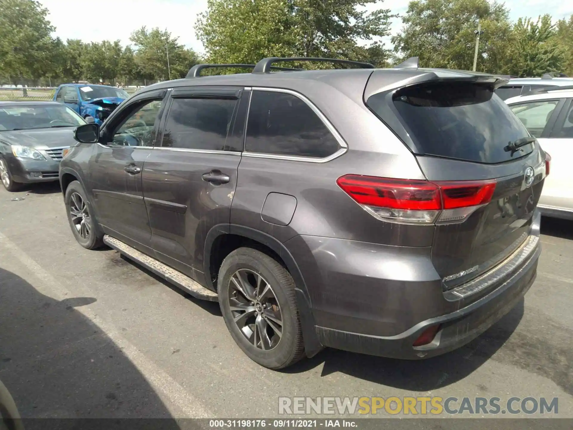 3 Photograph of a damaged car 5TDBZRFH7KS916447 TOYOTA HIGHLANDER 2019