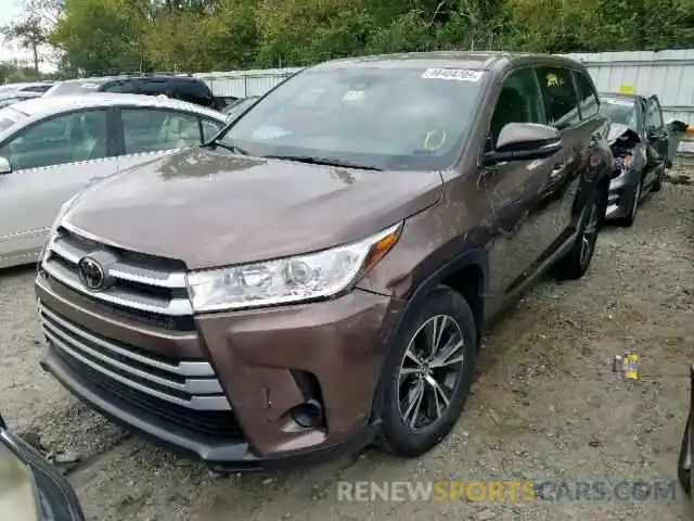 2 Photograph of a damaged car 5TDBZRFH7KS923267 TOYOTA HIGHLANDER 2019