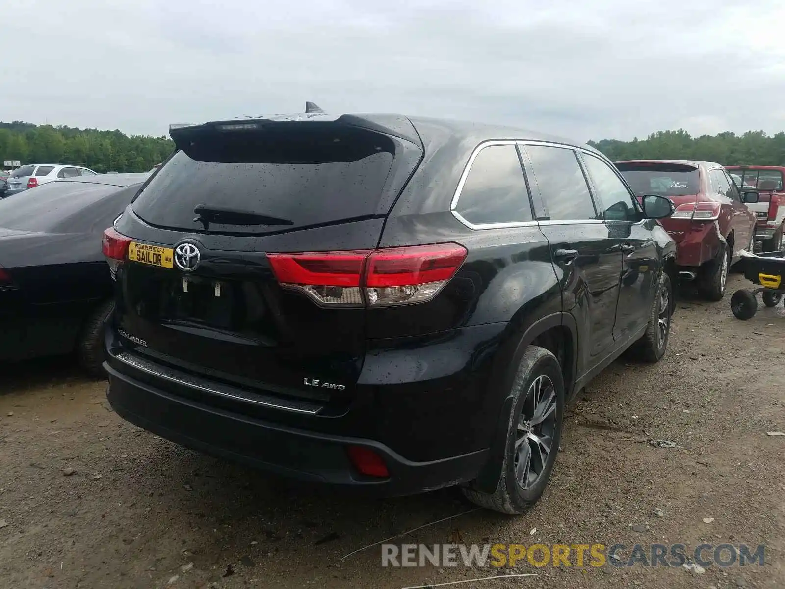 4 Photograph of a damaged car 5TDBZRFH7KS925682 TOYOTA HIGHLANDER 2019