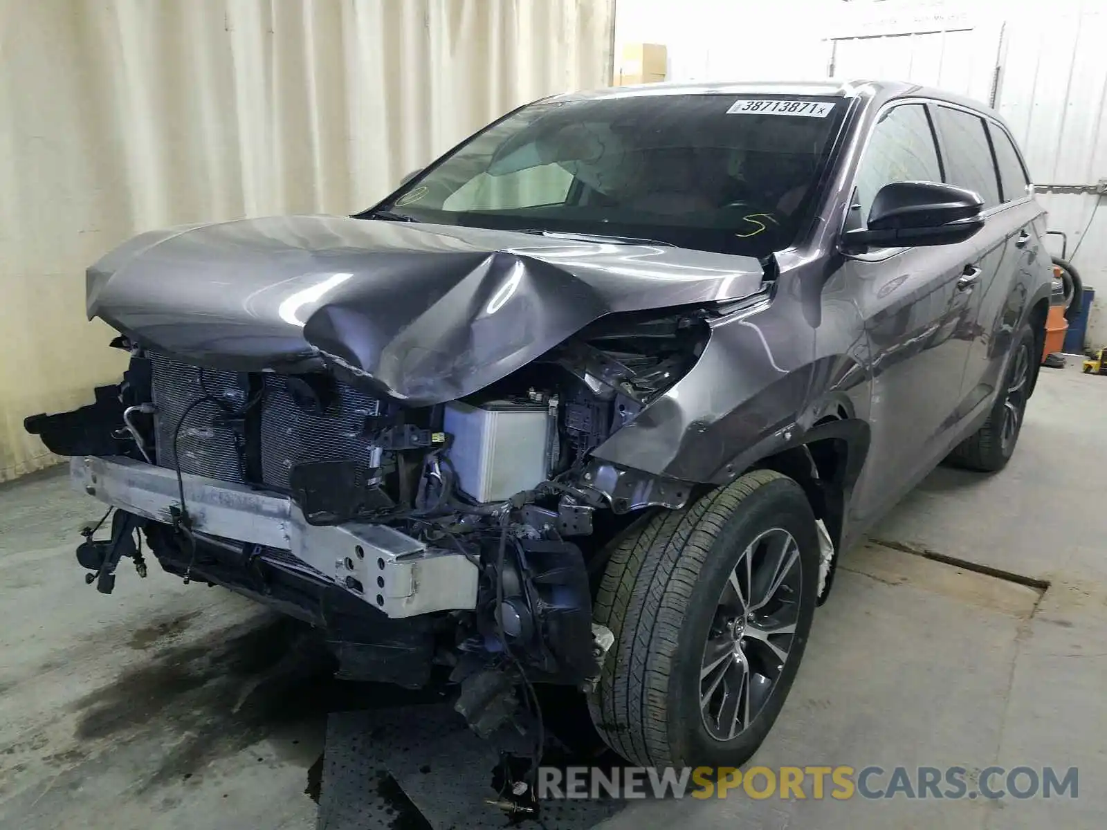 2 Photograph of a damaged car 5TDBZRFH7KS933362 TOYOTA HIGHLANDER 2019