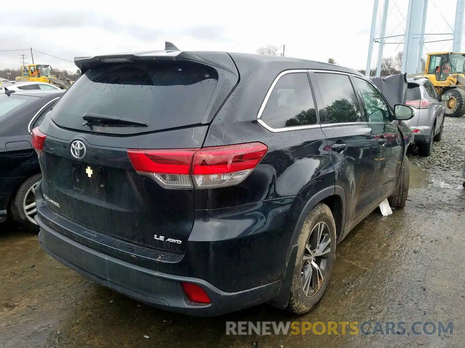 4 Photograph of a damaged car 5TDBZRFH7KS937198 TOYOTA HIGHLANDER 2019