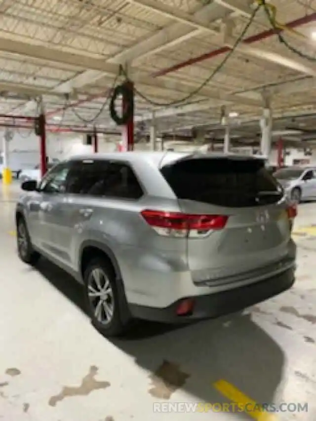 4 Photograph of a damaged car 5TDBZRFH7KS944507 TOYOTA HIGHLANDER 2019