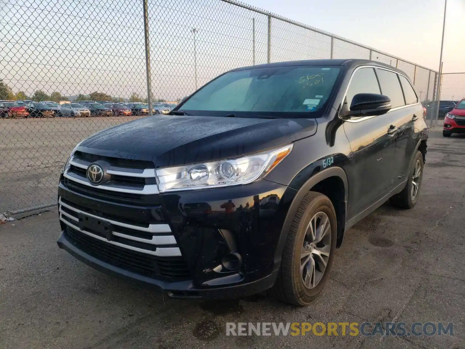 2 Photograph of a damaged car 5TDBZRFH7KS948282 TOYOTA HIGHLANDER 2019