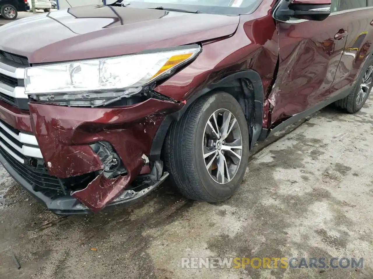 9 Photograph of a damaged car 5TDBZRFH7KS955006 TOYOTA HIGHLANDER 2019