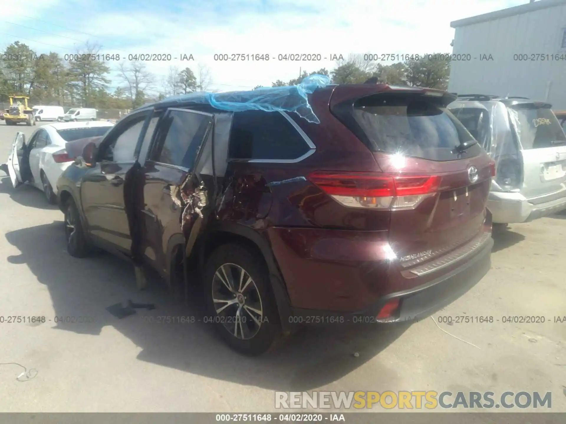 3 Photograph of a damaged car 5TDBZRFH7KS958696 TOYOTA HIGHLANDER 2019