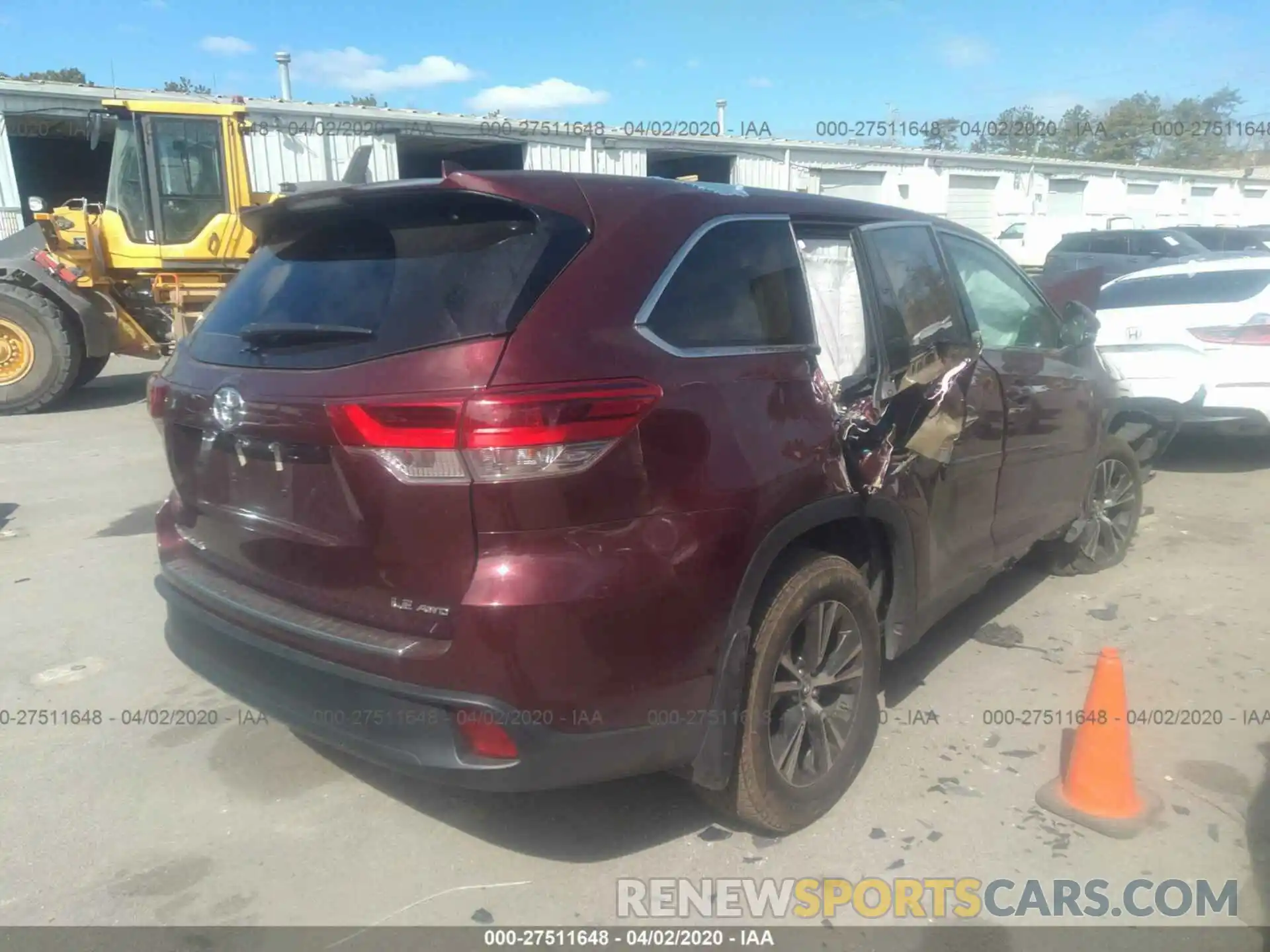 4 Photograph of a damaged car 5TDBZRFH7KS958696 TOYOTA HIGHLANDER 2019