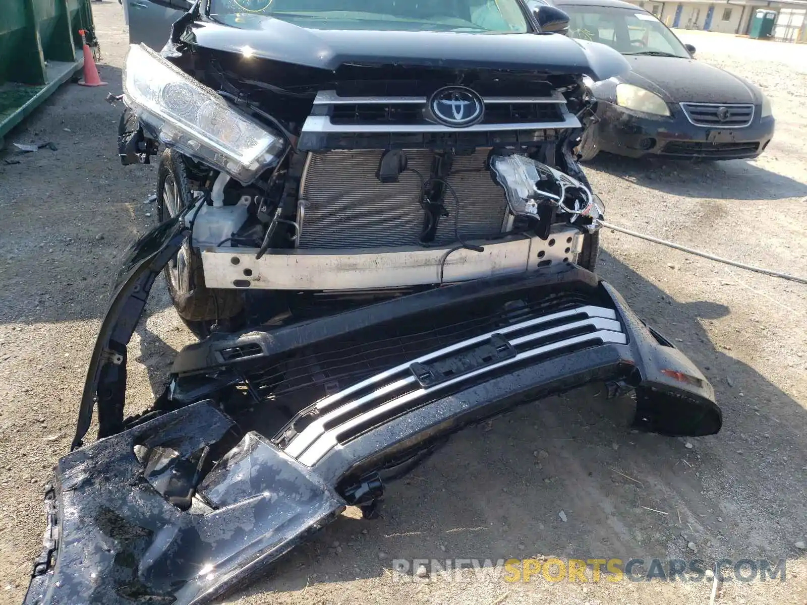 9 Photograph of a damaged car 5TDBZRFH7KS962750 TOYOTA HIGHLANDER 2019