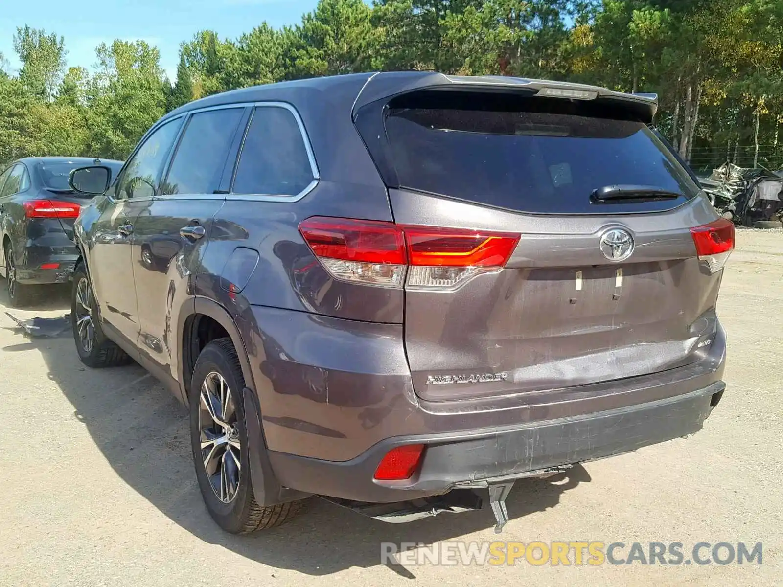 3 Photograph of a damaged car 5TDBZRFH7KS964319 TOYOTA HIGHLANDER 2019