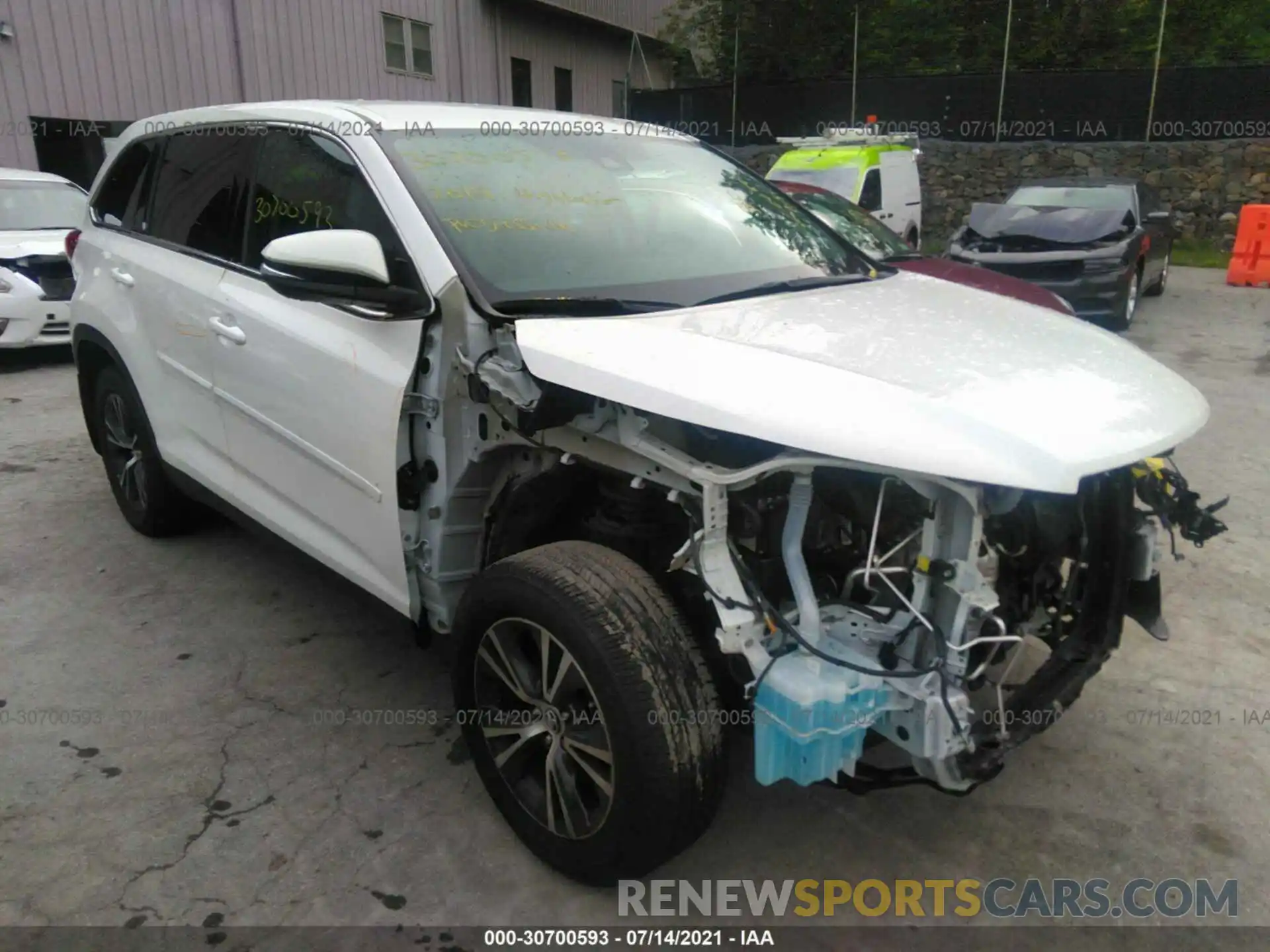 1 Photograph of a damaged car 5TDBZRFH7KS975854 TOYOTA HIGHLANDER 2019