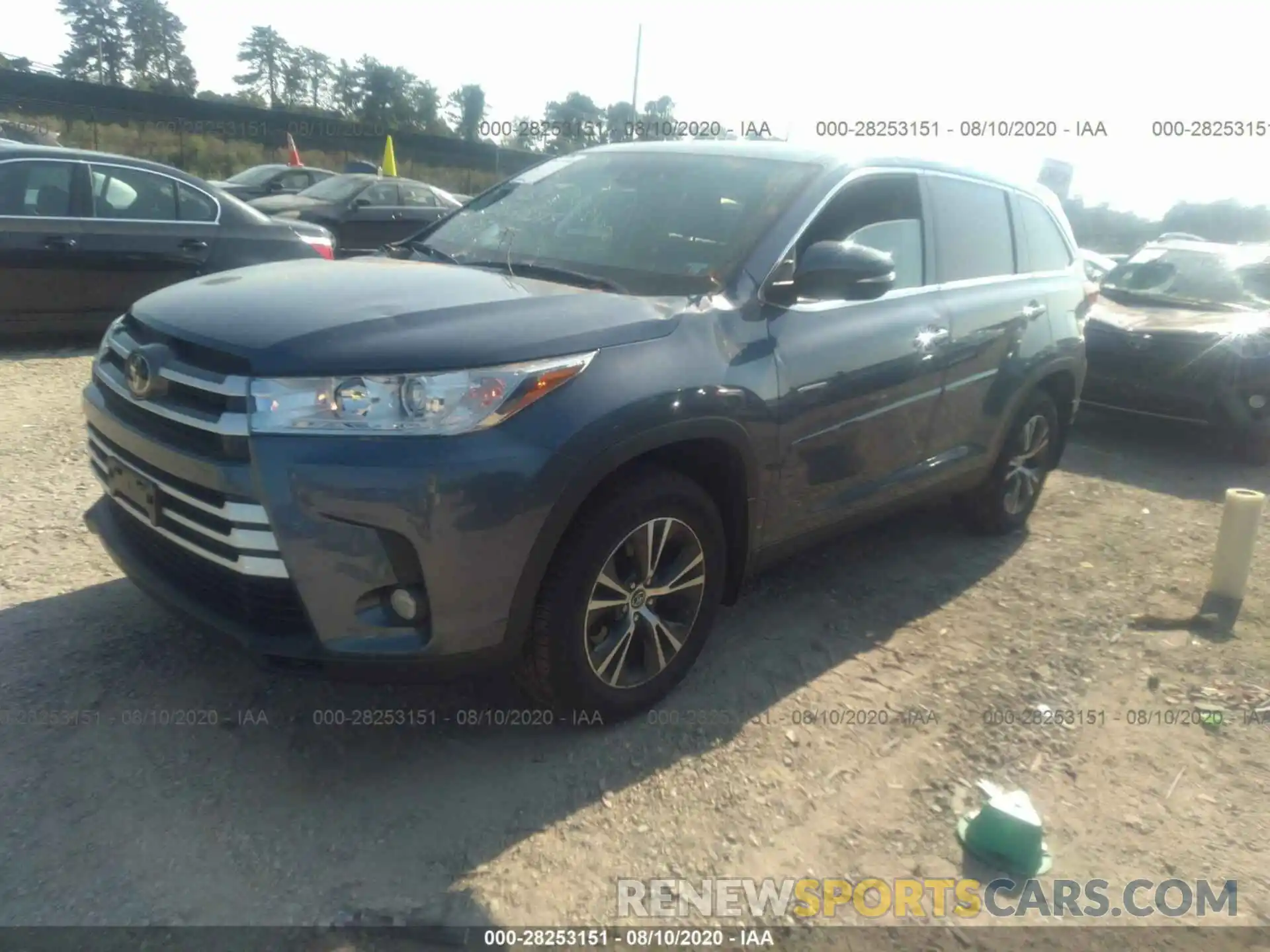 2 Photograph of a damaged car 5TDBZRFH7KS977507 TOYOTA HIGHLANDER 2019