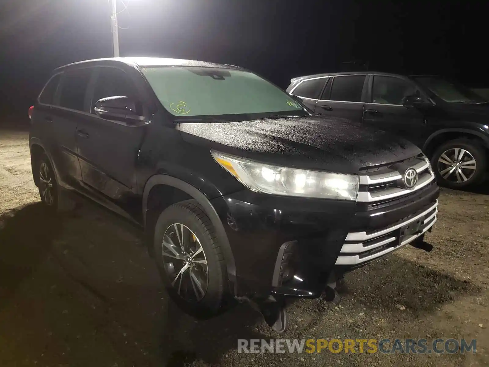 1 Photograph of a damaged car 5TDBZRFH7KS978706 TOYOTA HIGHLANDER 2019