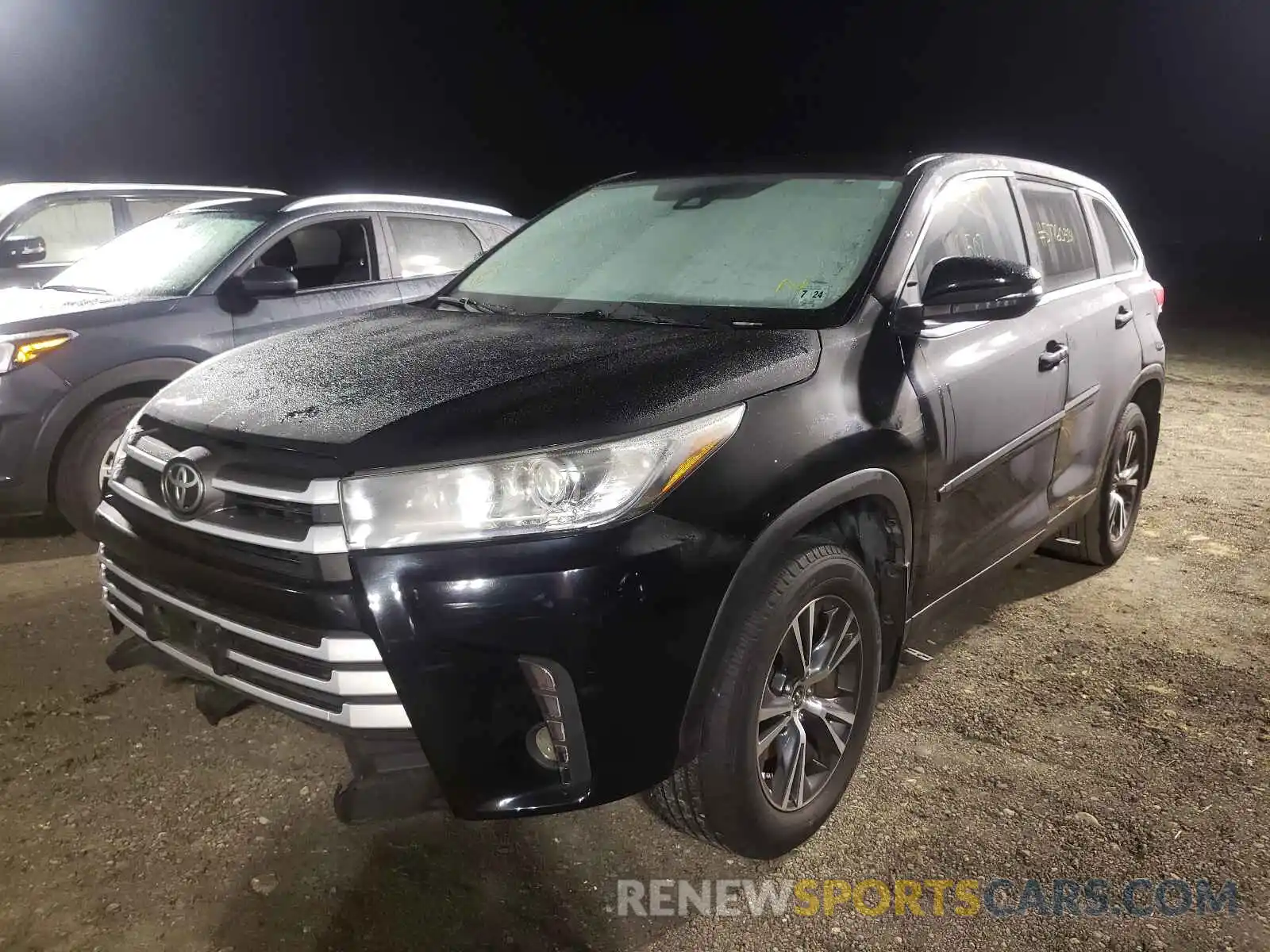 2 Photograph of a damaged car 5TDBZRFH7KS978706 TOYOTA HIGHLANDER 2019