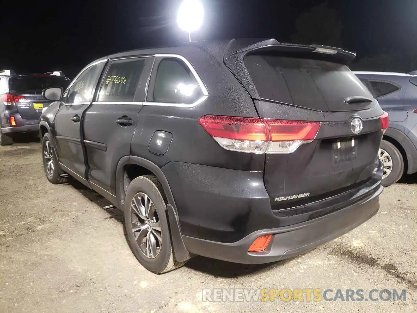 3 Photograph of a damaged car 5TDBZRFH7KS978706 TOYOTA HIGHLANDER 2019