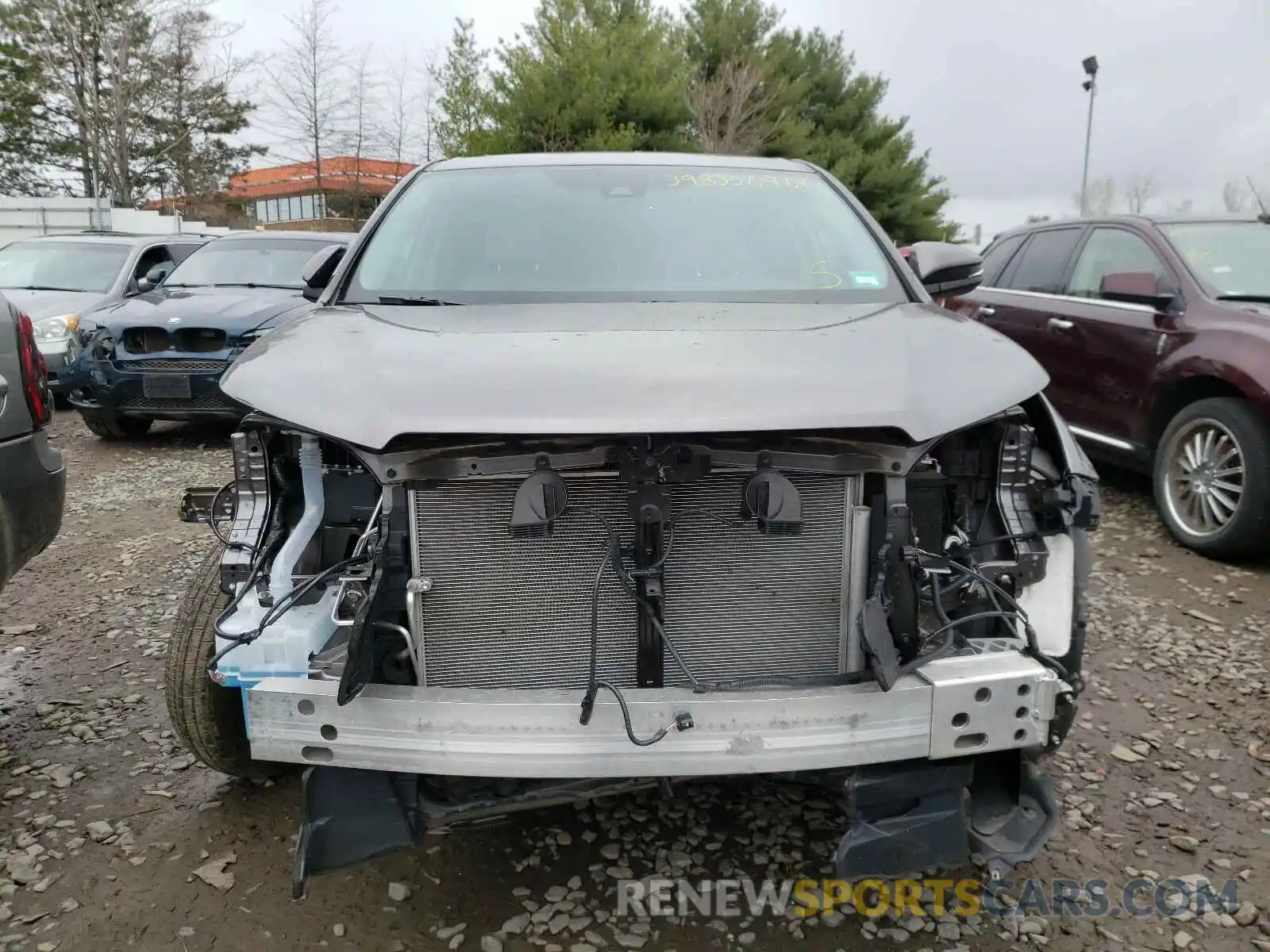 9 Photograph of a damaged car 5TDBZRFH7KS980049 TOYOTA HIGHLANDER 2019
