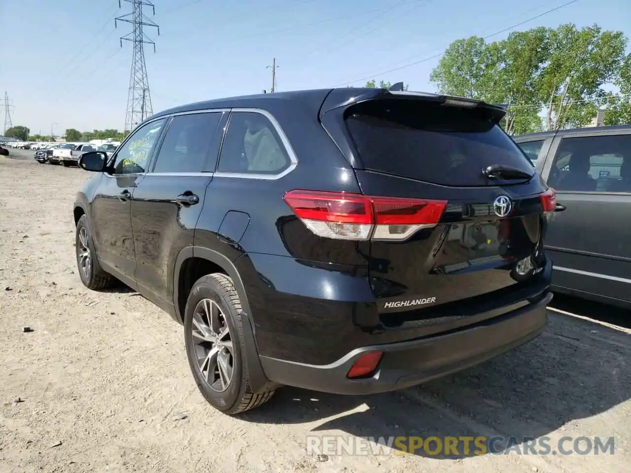 3 Photograph of a damaged car 5TDBZRFH7KS983193 TOYOTA HIGHLANDER 2019