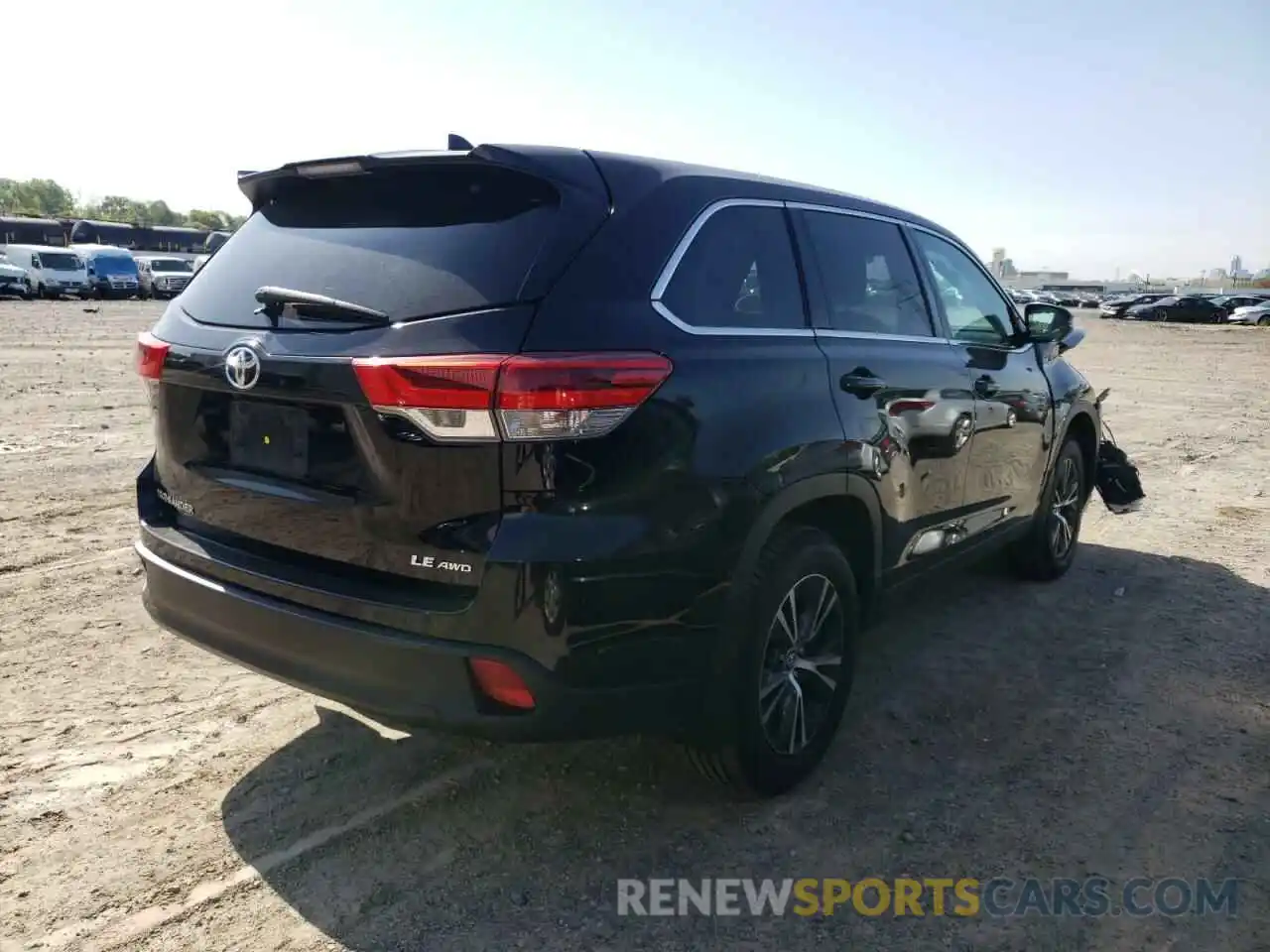 4 Photograph of a damaged car 5TDBZRFH7KS983193 TOYOTA HIGHLANDER 2019