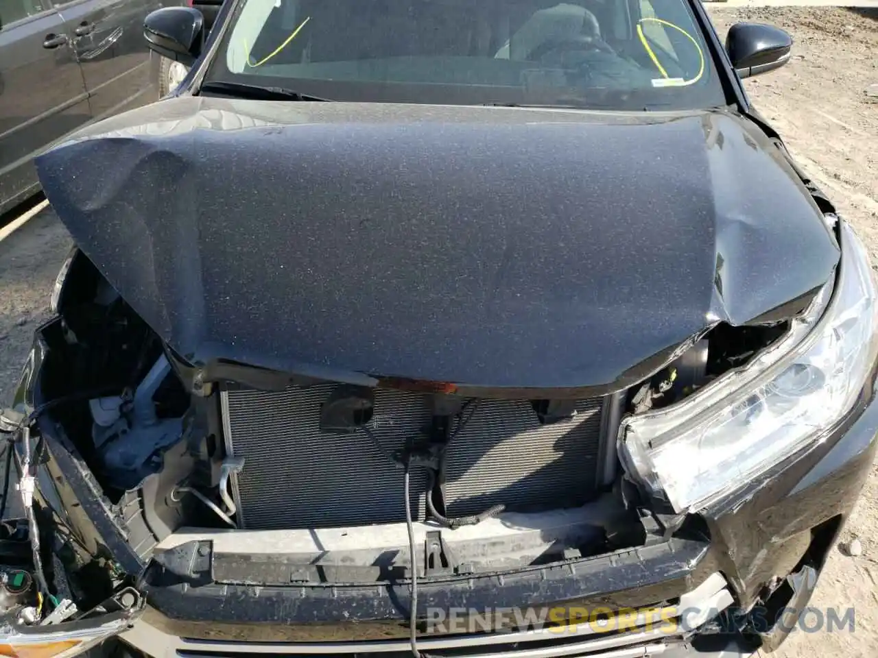 7 Photograph of a damaged car 5TDBZRFH7KS983193 TOYOTA HIGHLANDER 2019