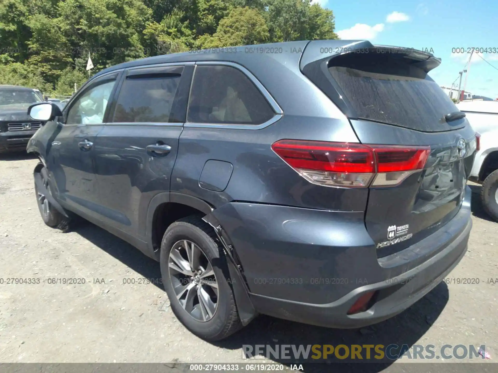 3 Photograph of a damaged car 5TDBZRFH7KS989348 TOYOTA HIGHLANDER 2019