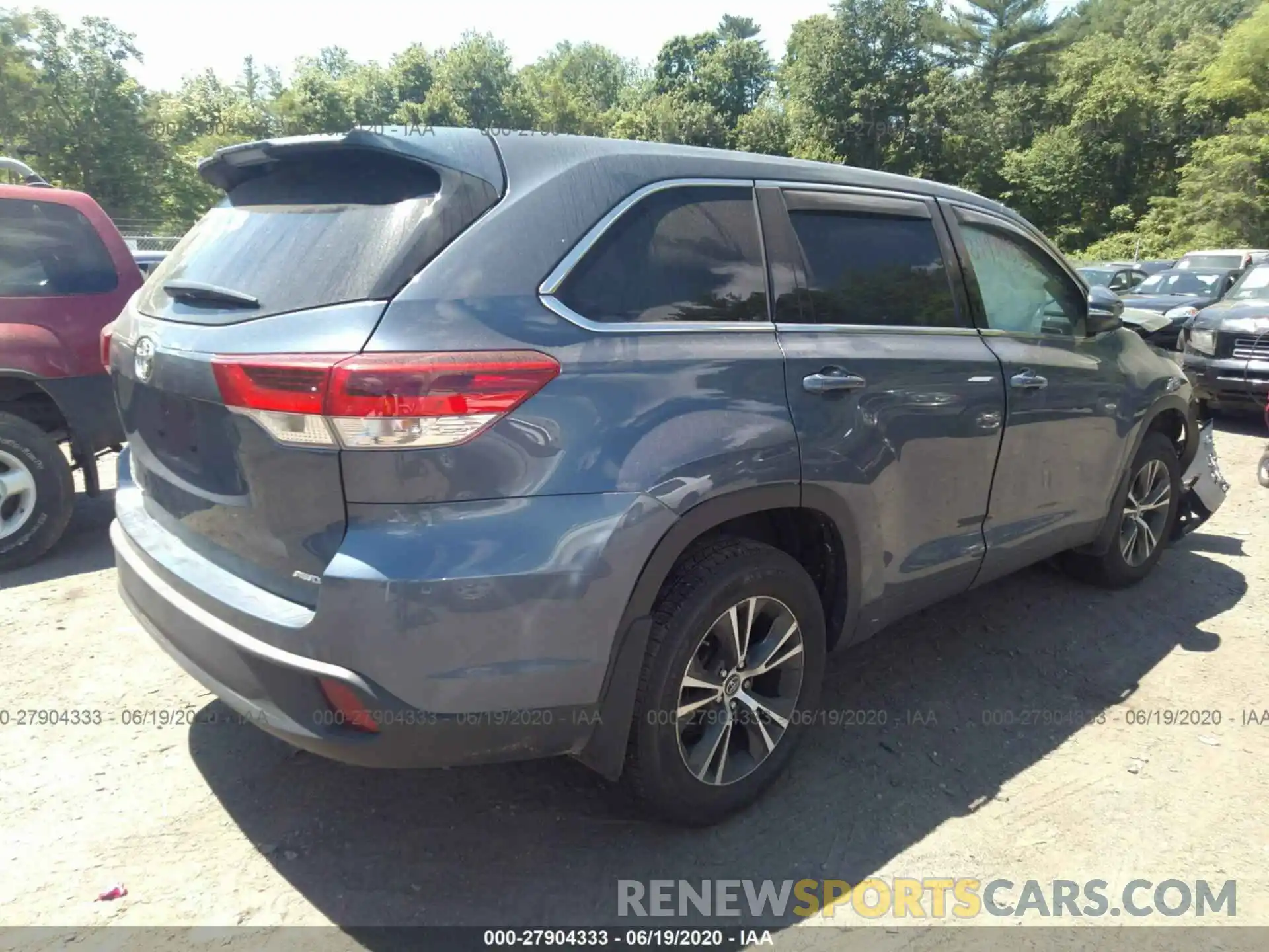 4 Photograph of a damaged car 5TDBZRFH7KS989348 TOYOTA HIGHLANDER 2019